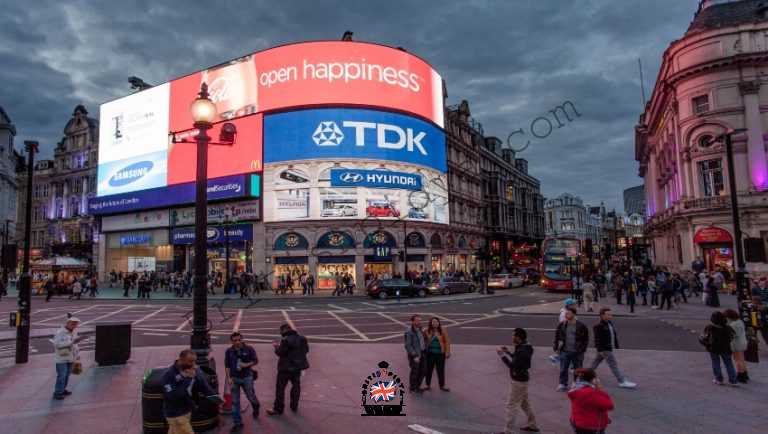 Piccadilly Square… Esplora il cuore del quartiere dei divertimenti di Londra 2023
